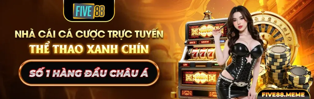 Hình ảnh điện thoại hiển thị trang chủ KM888, hướng dẫn truy cập web chính thức
